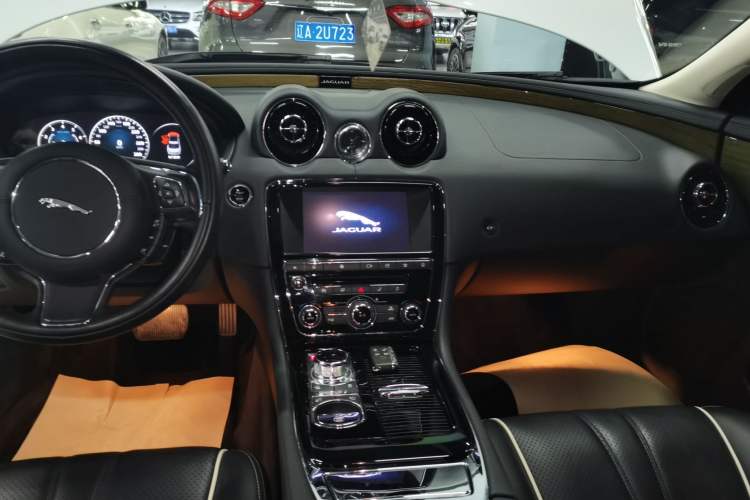Used Jaguar XJ 2016 XJL 3.0 SC Four-Wheel Drive Panoramic Business Edition
