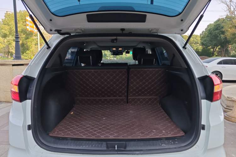 Used Hyundai ix25 2015 1.6L Automatic Two-Wheel-Drive Deluxe DLX Model
