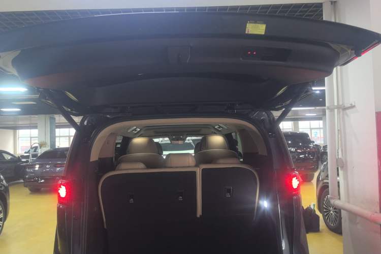 Used Denza D9 2025 DM-i Intelligent Drive 1020 Four-Wheel Drive Prestige Model
