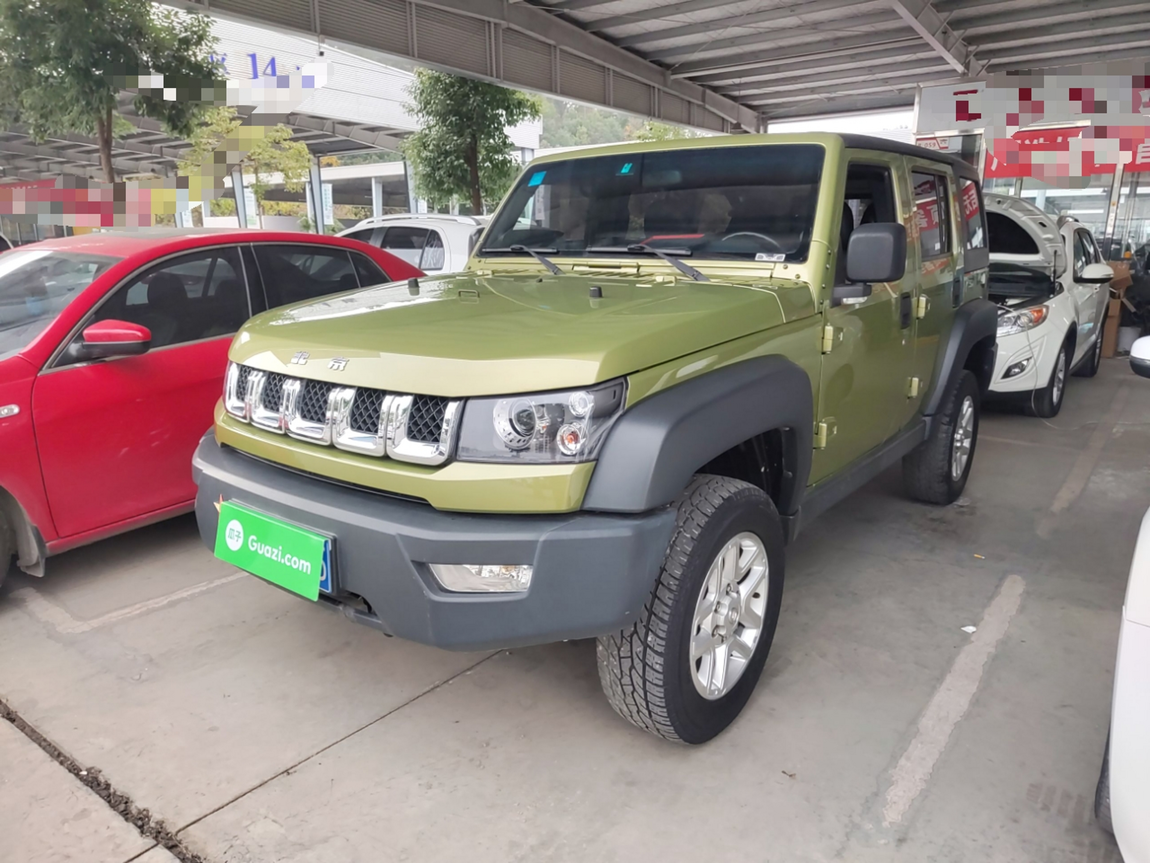 تحت مقدمة السيارة