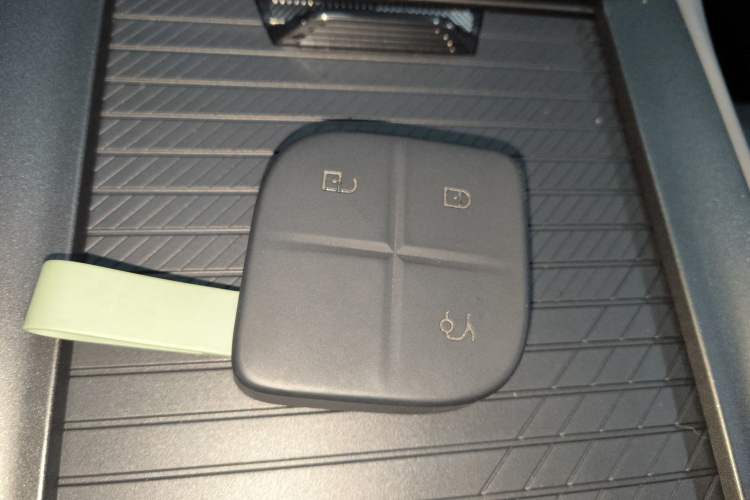 Used Lynk & Co 08 EM-P 2023 120km Long-Range Halo
