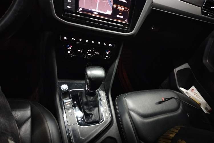 Used Volkswagen Tiguan L 2019 330TSI Automatic Two-Wheel Drive Smart Luxury Version China V Emission Standard