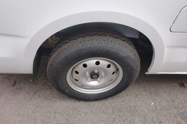 Used Chana Ruixing EM80 2025 Passenger Version Comfort Model 6 Seats 260 km Range Liftback Door 60 kW
