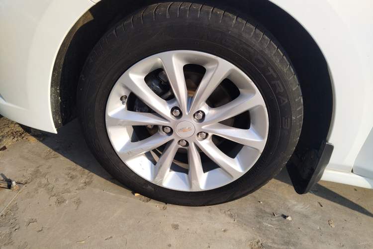 Used Chevrolet Cruze 2017 1.5L Automatic Pioneer Sunroof Edition
