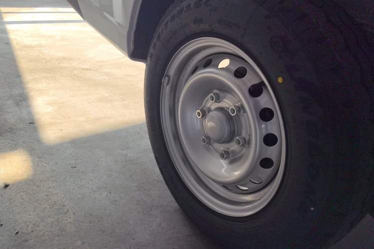 Used Wuling Yangguang 2024 300KM Comfort Version Passenger Van 75kW
