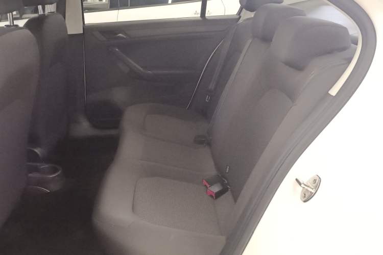 Used Volkswagen Jetta 2017 1.4L Manual Fashion Edition
