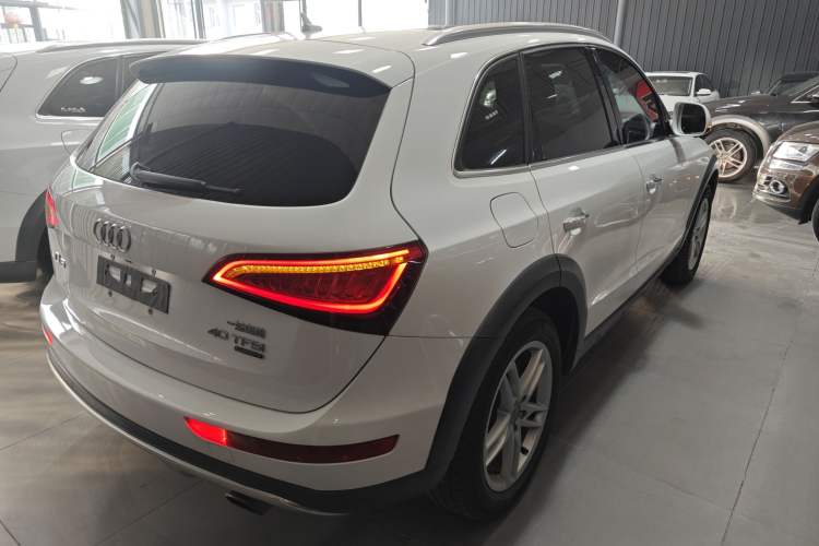 Used Audi Q5 2017 Plus 40 TFSI Comfort Model
