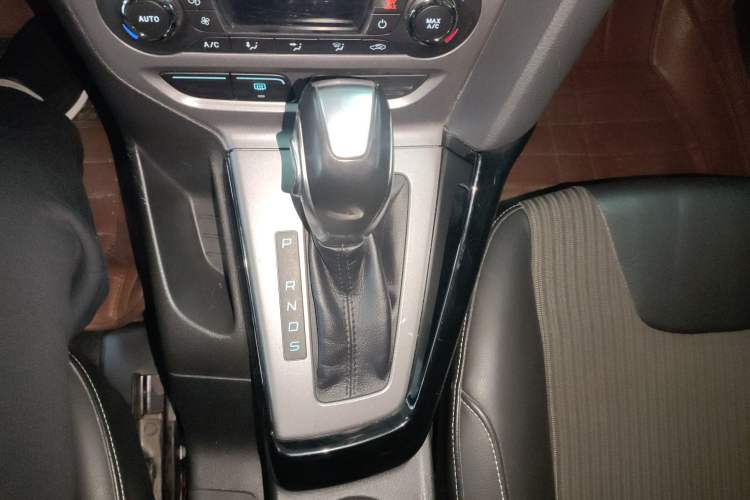 Used Ford Focus 2012 Sedan 1.6L Automatic Fashion Edition
