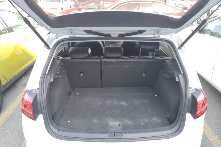 Used Volkswagen Golf 2015 1.6L Automatic Comfort Model
