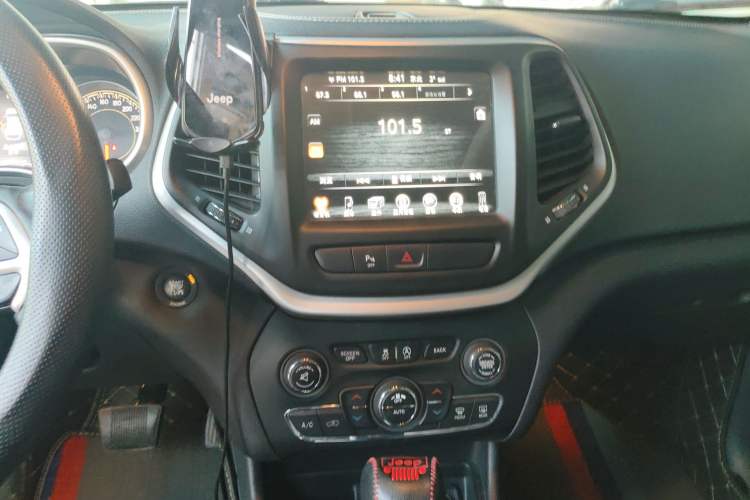 Used  Cherokee 2016 2.4L Professional Smart Version
