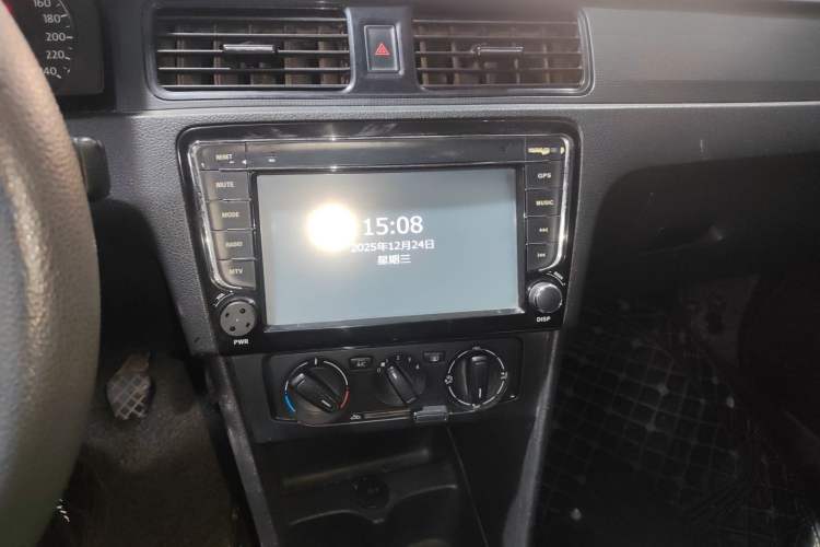 Used Volkswagen Santana 2013 1.6L Manual Fashion Edition
