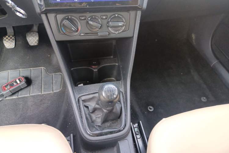 Used Volkswagen Jetta 2015 Value Edition 1.6L Manual Fashionable Style
