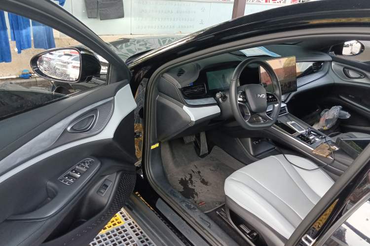 Used BYD Seal 2024 HONOR Edition DM-i 1.5L 121km Luxury Model
