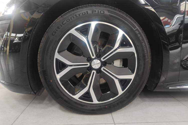 Used Hima Luxeed S7 2025 855 km Max
