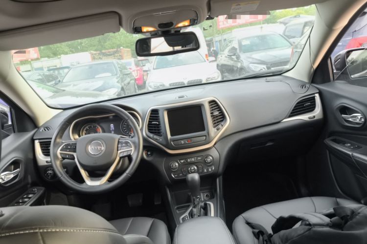 Used  Cherokee 2017 2.0L Superior Edition
