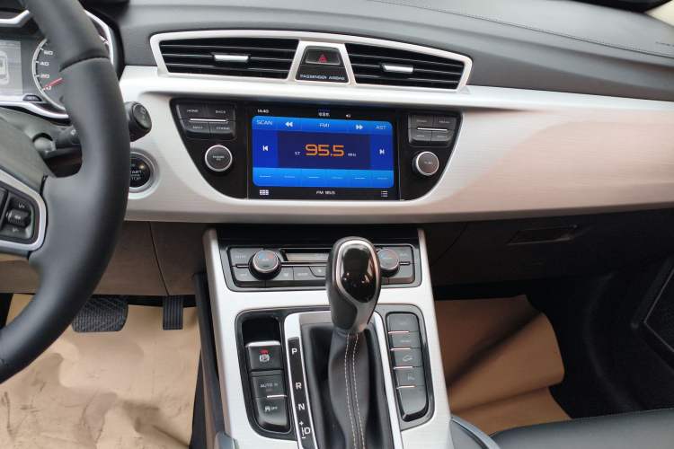 Used Geely Auto Emgrand X7 Sport 2016 1.8TD Automatic ZhiShang Model
