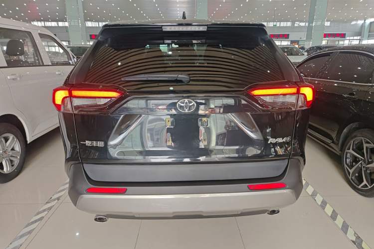 Used Toyota RAV4 2023 2.0L CVT Two-Wheel Drive Fashion Edition
