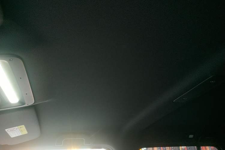 Used  V23 2025 401 Two-Wheel Drive Advanced Edition
