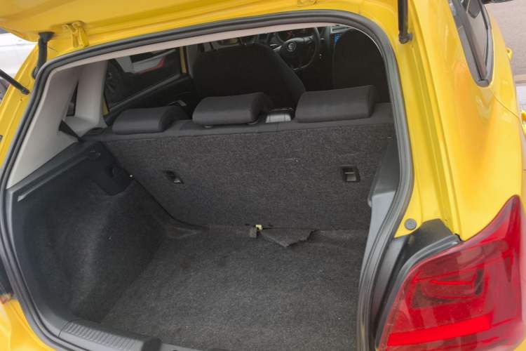 Used Volkswagen Polo 2014 1.4L Manual Fashion Edition
