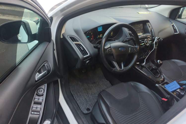 Used Ford Focus 2017 Hatchback 1.6L Manual Fashion Edition SmartDrive Version
