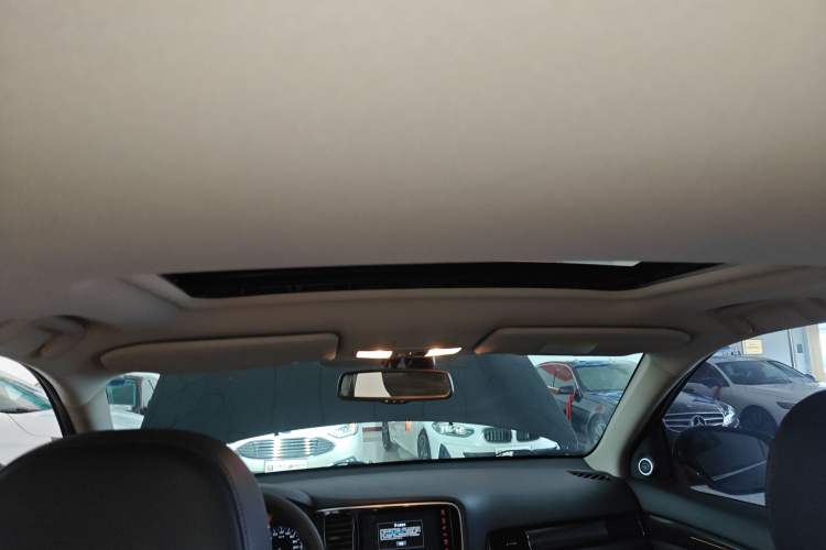 Used Mitsubishi Outlander 2020 2.4L 4x4 Zhi Xiang Edition 7-Seater
