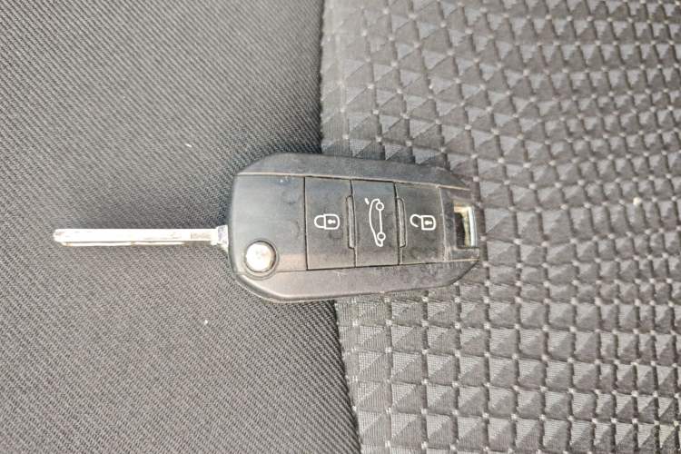 Used Peugeot 301 2014 1.6L Manual Comfort Edition