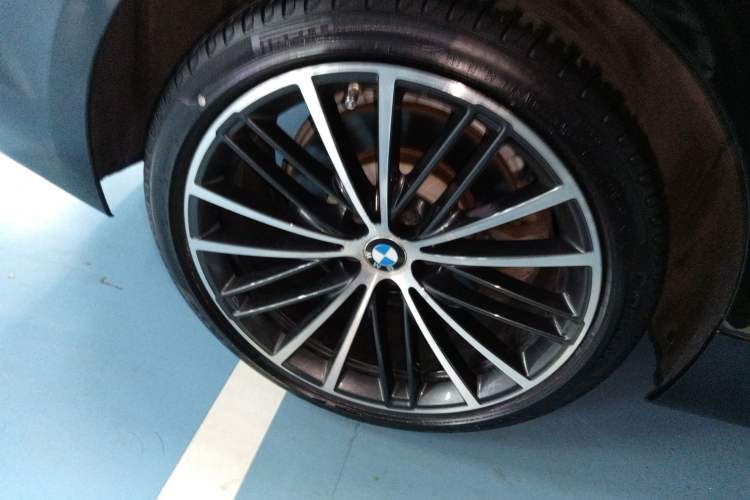 Used BMW 5 Series 2019 Facelifted 530Li Leading Edition M Sport Package
