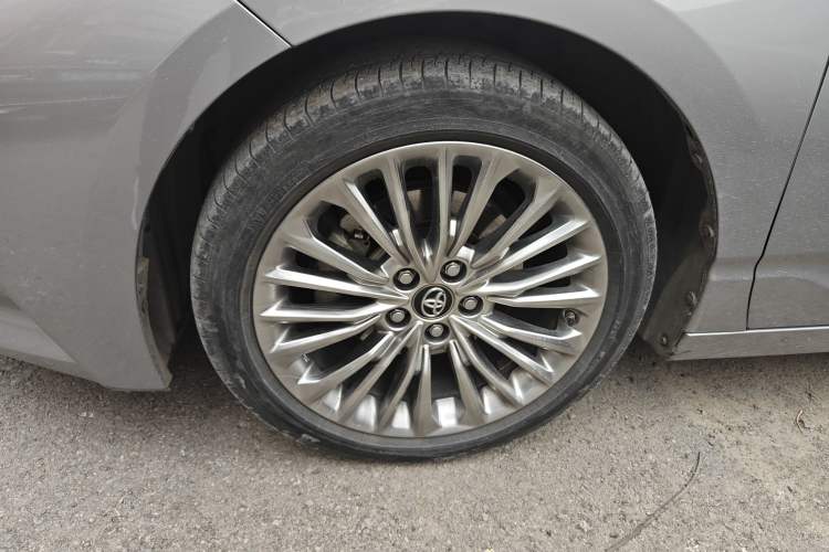 Used Toyota Avalon 2019 Dual-Engine 2.5L XLE Prestige Version China VI Standard
