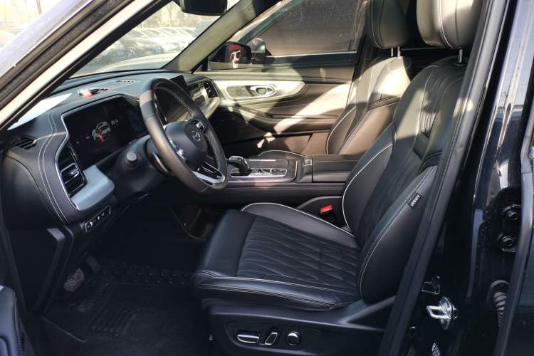 Used GAC Trumpchi GS8 2022 Linghang Series 2.0 TGDI Two-Wheel-Drive Luxury Smart Connectivity Version (7 Seats)
