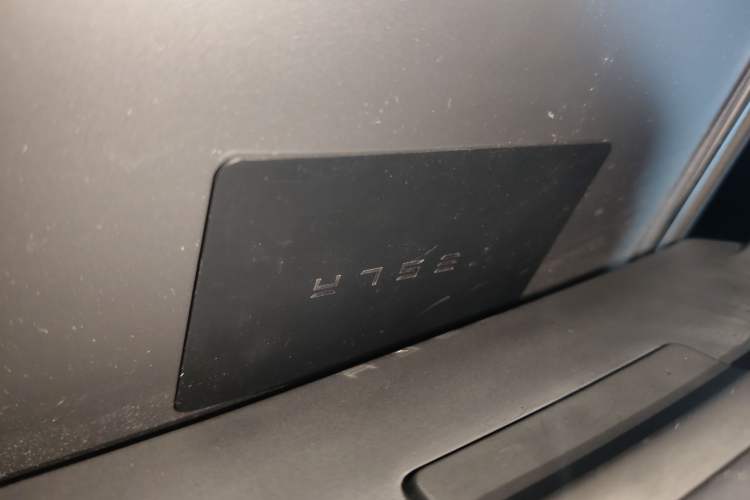 Used Tesla Model Y 2021 Long-Range All-Wheel-Drive Version
