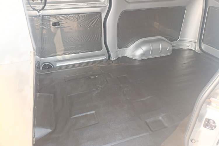 Used Wuling Rongguang S 2023 1.5L Basic Enclosed-Window Vehicle 2 Seats
