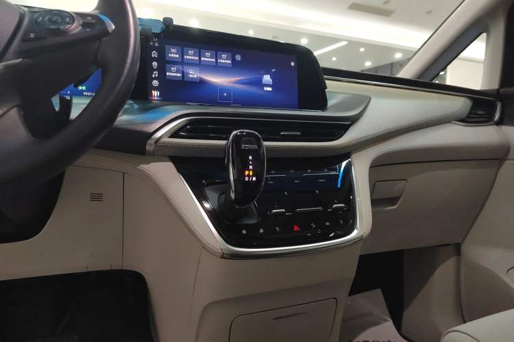 Used Buick GL8 2023 ES Lu Zun Deluxe and Yue Edition
