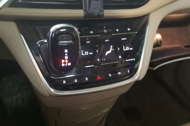 Used Buick GL8 2021 ES Landtrek 653T Luxury Model
