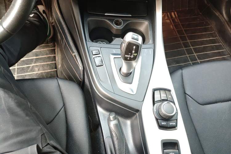 Used BMW 2 Series (Import) 2017 220i Convertible Coupe Leading Model
