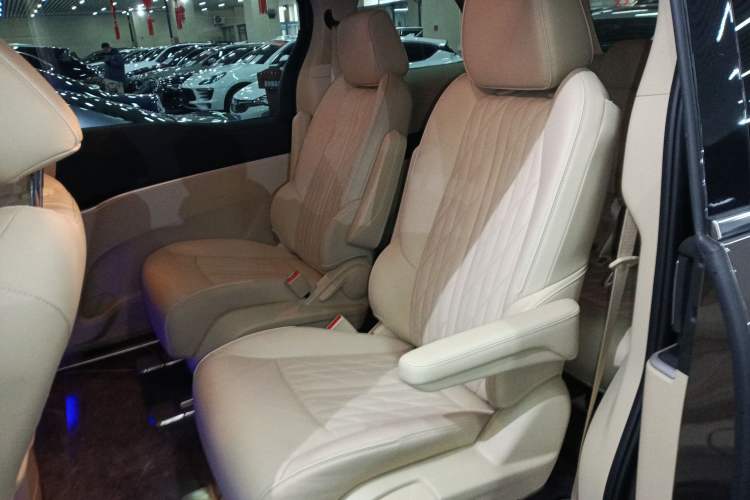 Used Buick GL8 2023 Land Executive Class 652T Luxury Model
