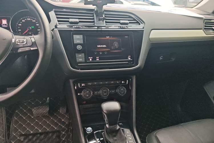 Used Volkswagen Tiguan L 2019 330TSI Automatic Two-Wheel Drive Smart Luxury Version China VI Standard
