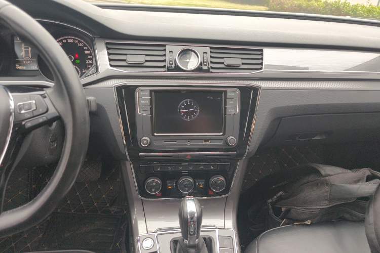 Used Volkswagen Passat 2017 280TSI DSG Luxury Edition
