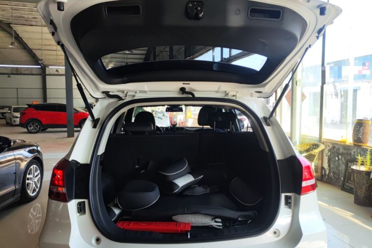 Used Haval H2 2018 Chuanxiang Edition 1.5T Dual-Clutch Two-Wheel Drive Fashion Model China V Standard
