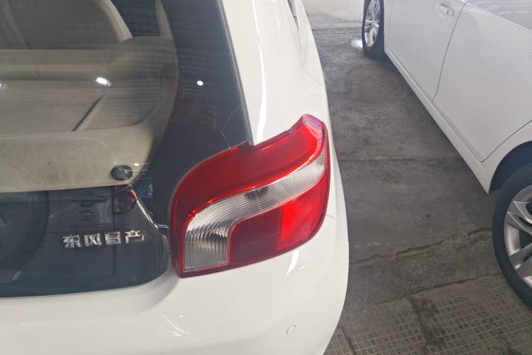 Used Venucia R30 2014 1.2L Manual Enjoyment Edition
