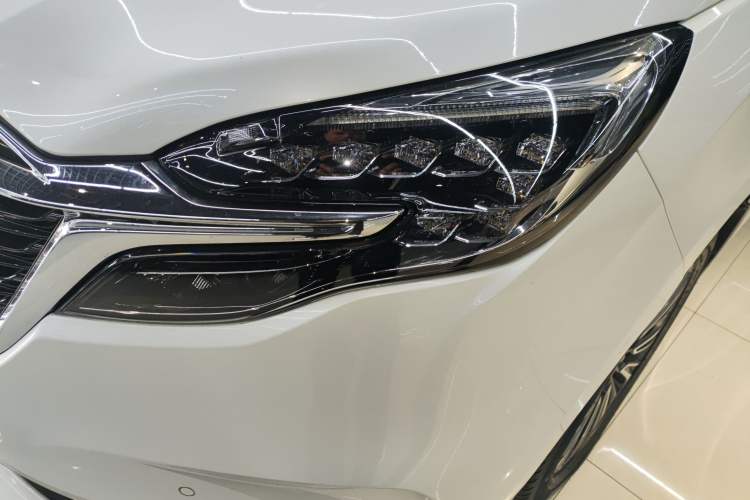 Used Buick GL8 2021 ES Landtrek 653T Luxury Model
