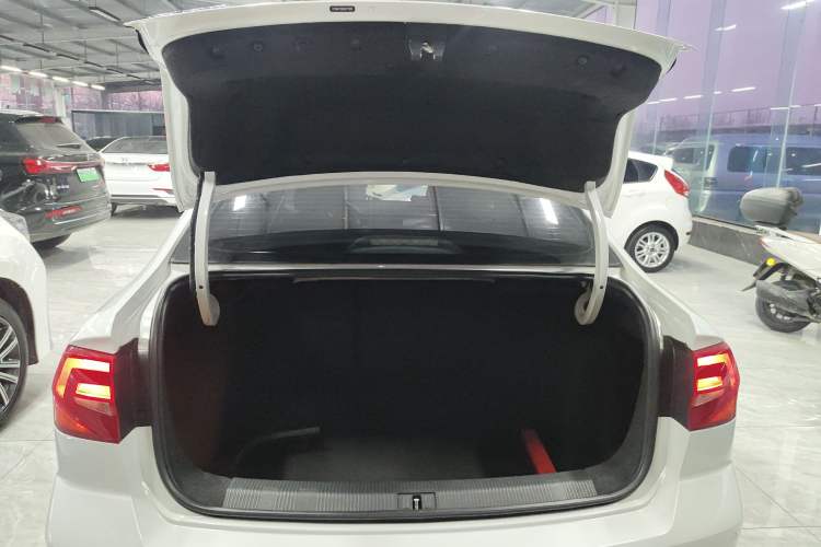 Used Volkswagen Bora 2016 1.6L manual Comfort trim level
