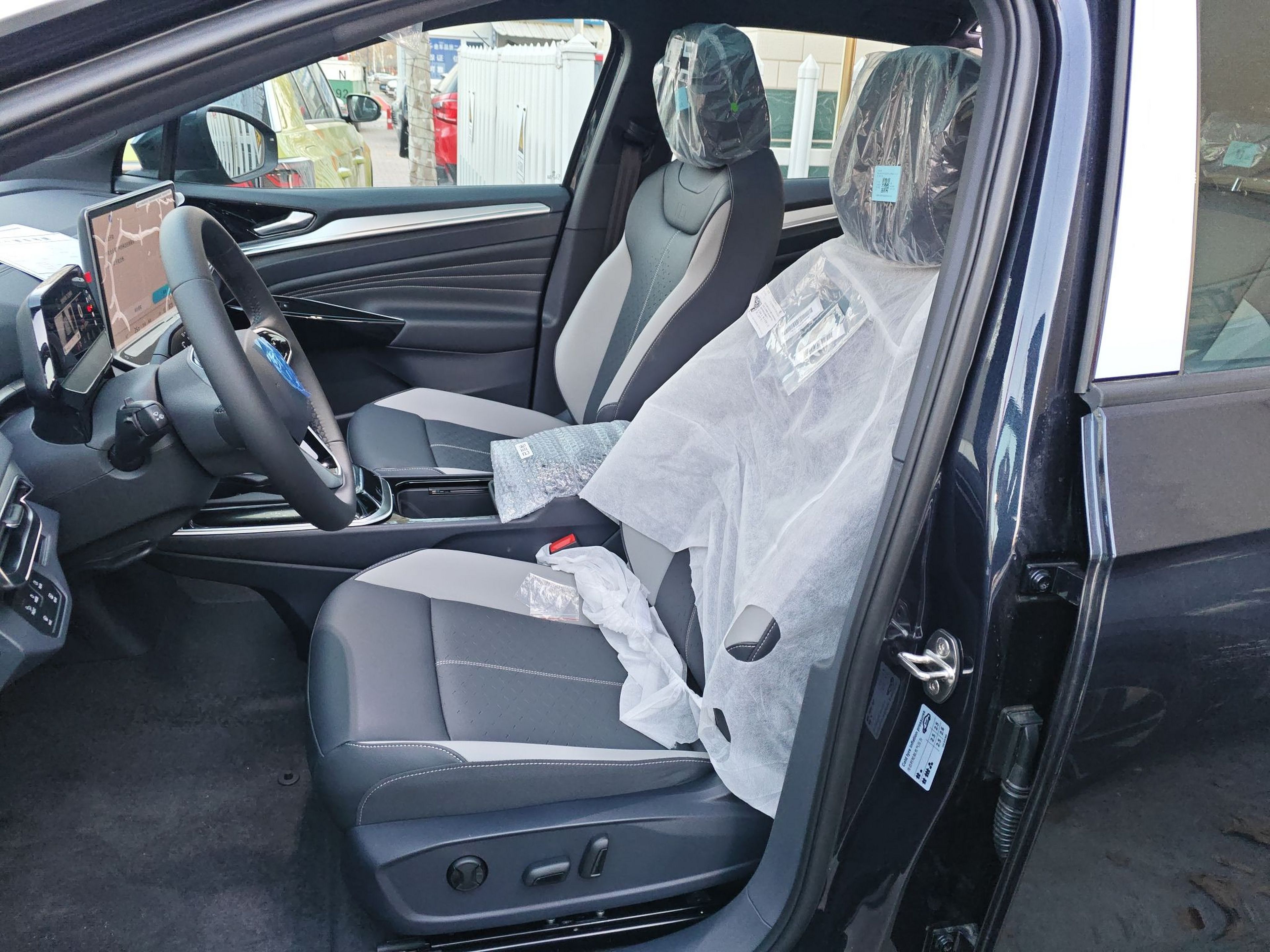 Переднее сиденье в автомобиле