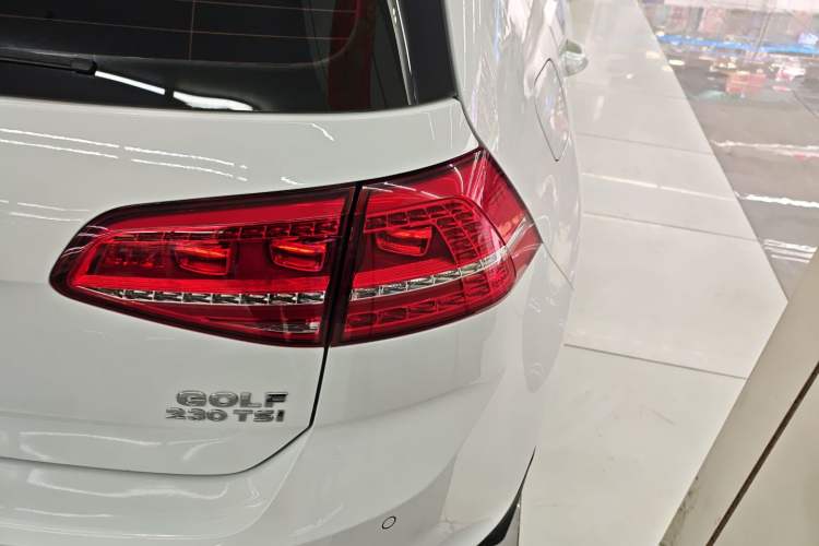 Used Volkswagen Golf 2016 230TSI Automatic Luxury Version
