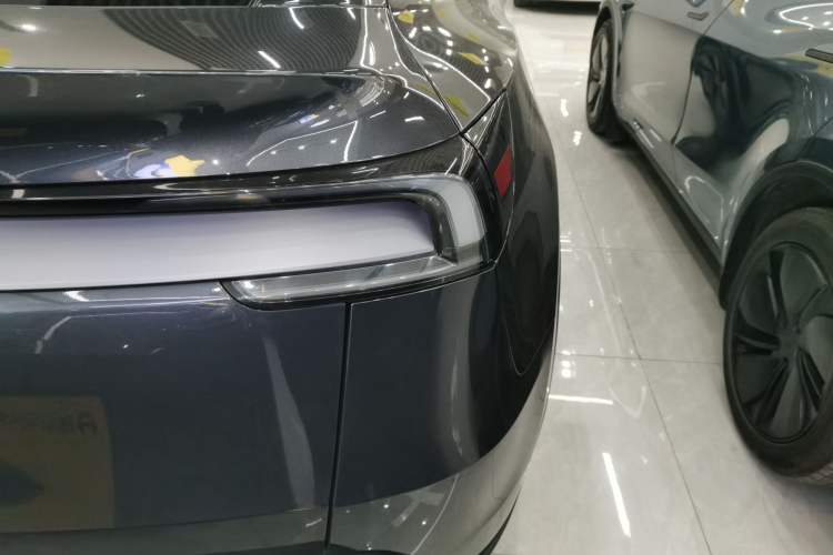 Used Tesla Model Y 2025 Rear-Wheel-Drive Version
