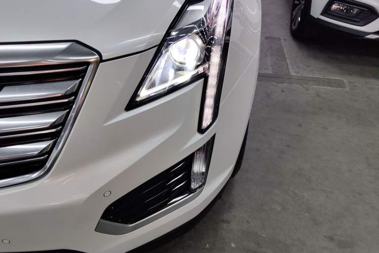 Used Cadillac XT5 2017 Anniversary Edition 25T Luxury Model
