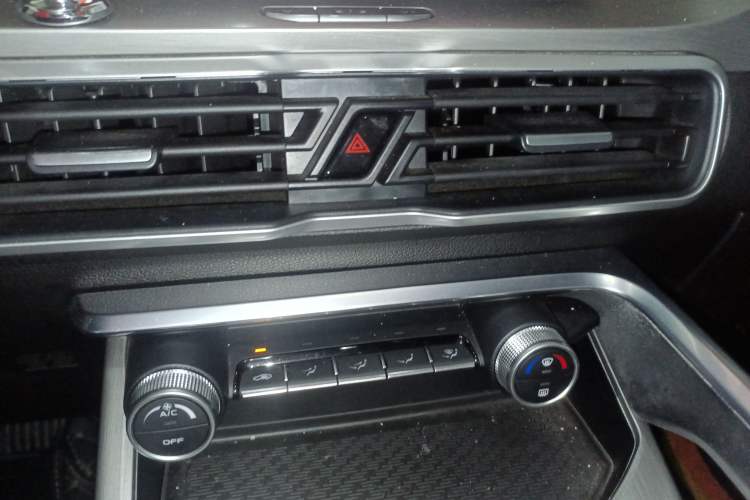 Used Geely Auto Coolray 2020 Facelift 240T DCT Hunter
