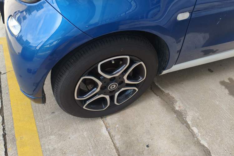 Used  fortwo 2019 0.9T 66kW Hardtop Wind Power Edition China VI
