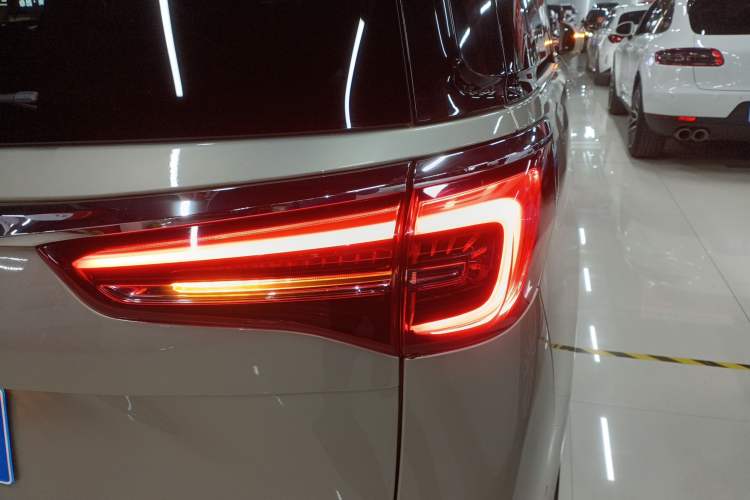 Used Buick GL8 2021 ES Landtrek 653T Luxury Model
