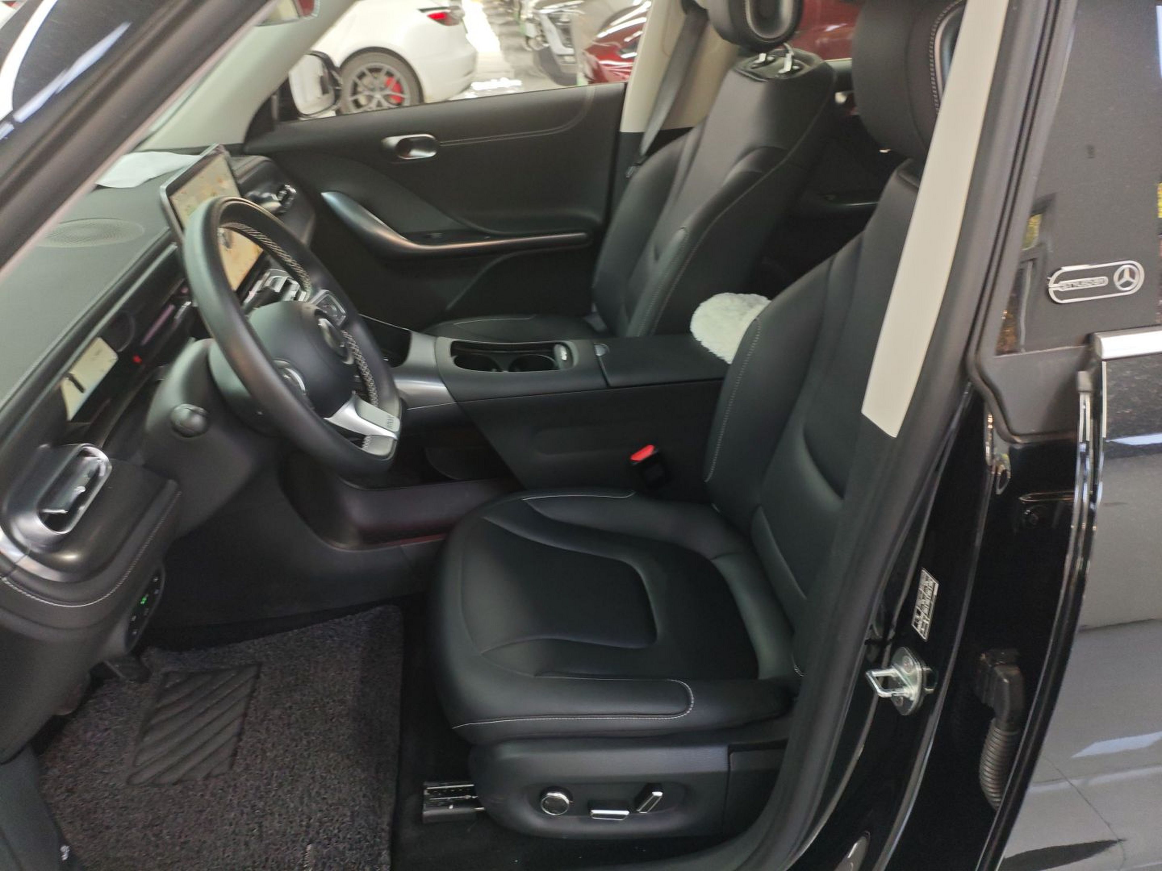 Переднее сиденье в автомобиле