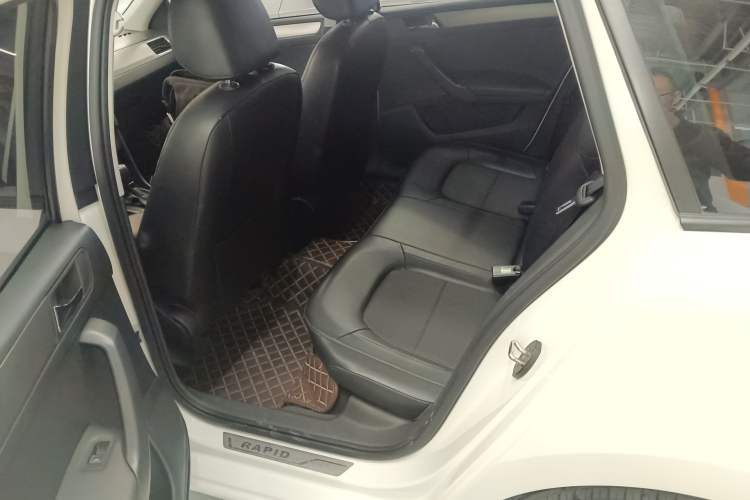 Used Skoda Rapid Spaceback 2014 1.6L Automatic Enjoyment Edition